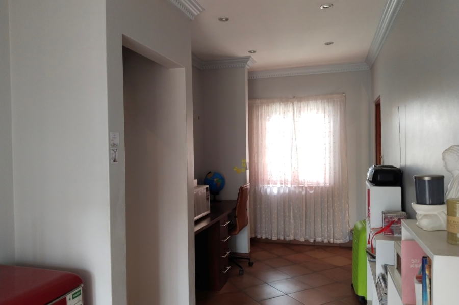 5 Bedroom Property for Sale in Meerhof North West